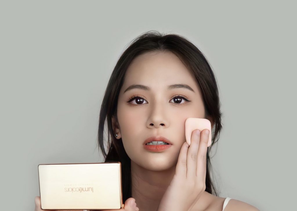 a model use lumecolors compact powder